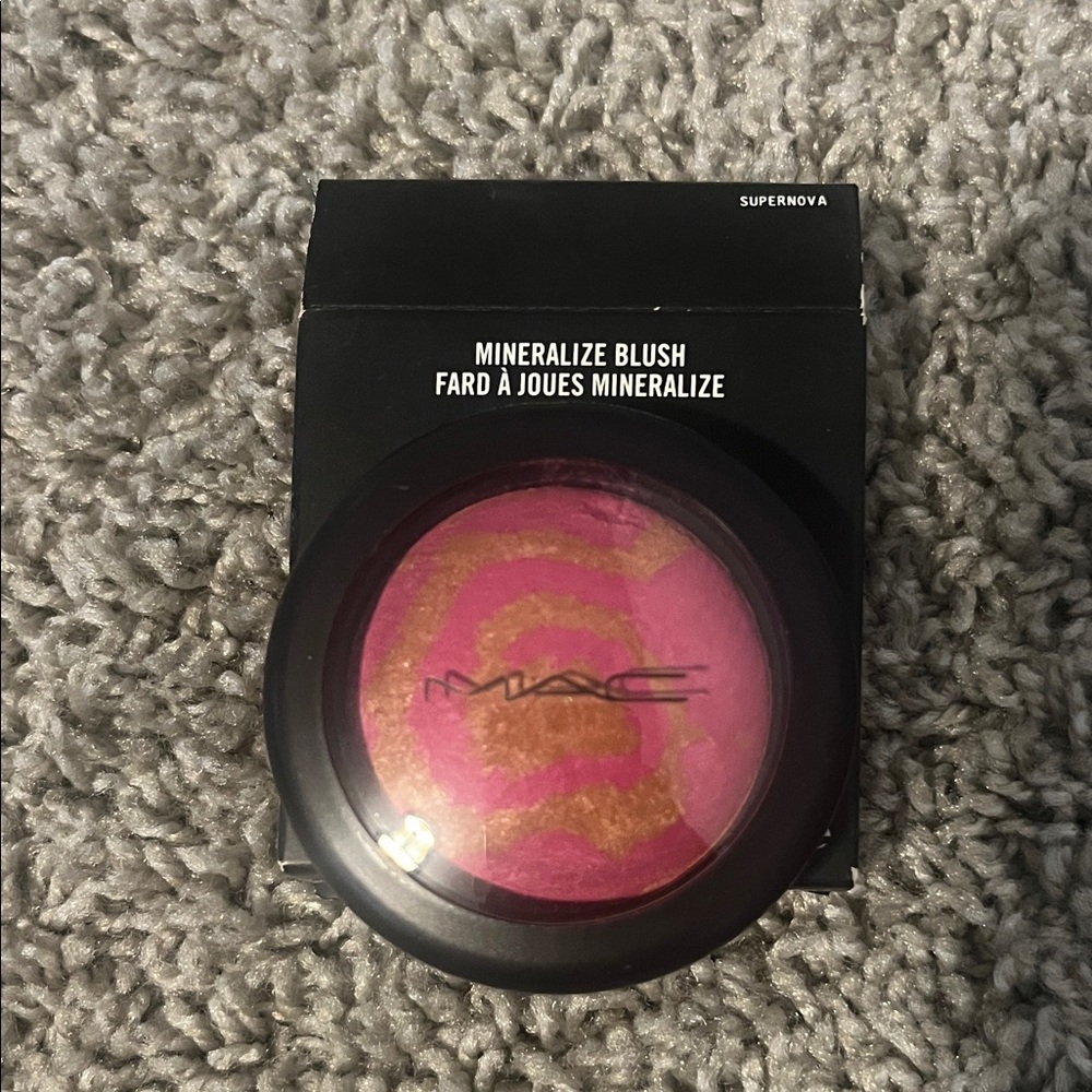 MAC Cosmetics Supernova Mineralize Blush - Pink and Gold